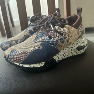 Steve Madden women’s sneakers